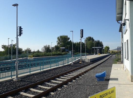 Pohled na osvětlení žst.Čížkovice LoLo.jpg (2)